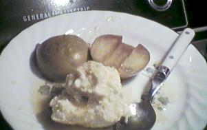 [roasted apples with ice cream]